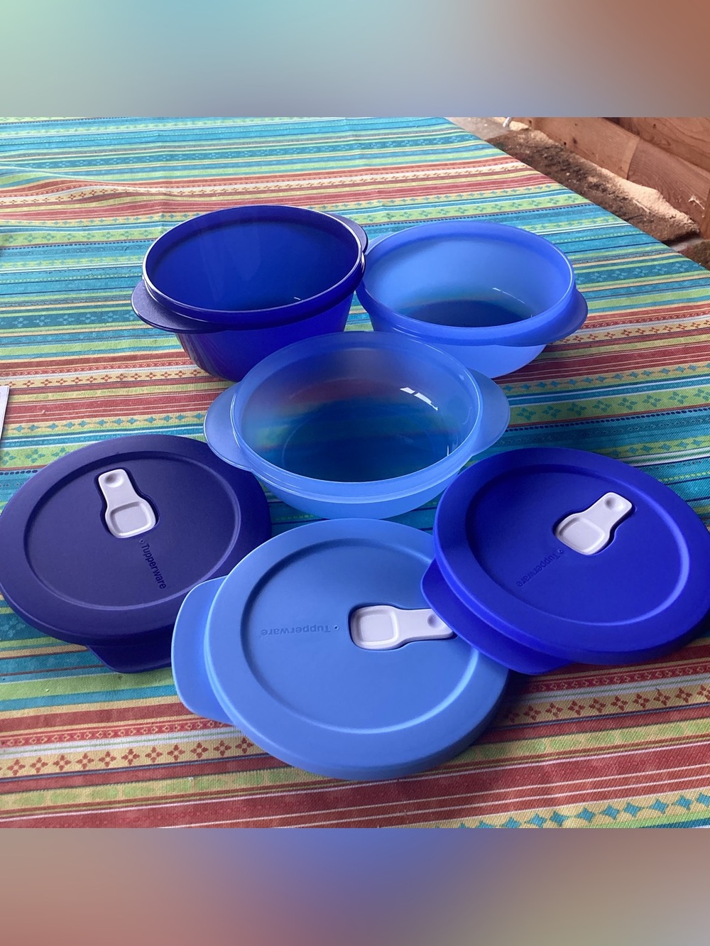 Tupperware Crystal Wave PLUS - set of 3 microwave bowls in blue